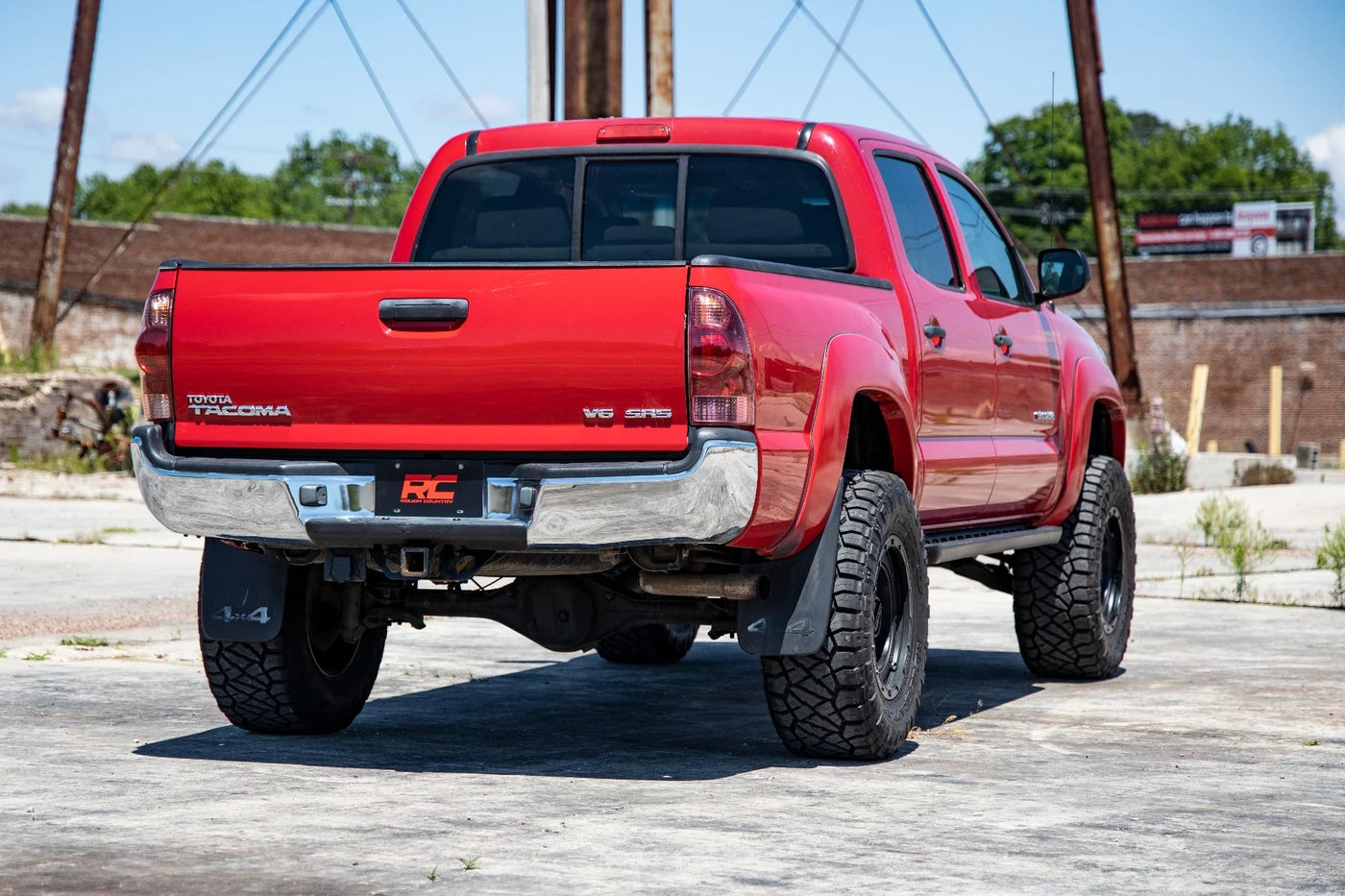 Rough Country 3.5" Bolt-On Lift Kit w/M1 Struts for 2005-2023 Tacoma - 74240RED