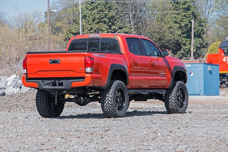 Rough Country 6" Lift Kit w/M1 Struts for 2016-2023 Toyota Tacoma 4WD - 75840