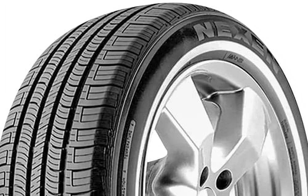 Nexen N'Priz AH5 All Season 235/75R15 109S XL Passenger Tire