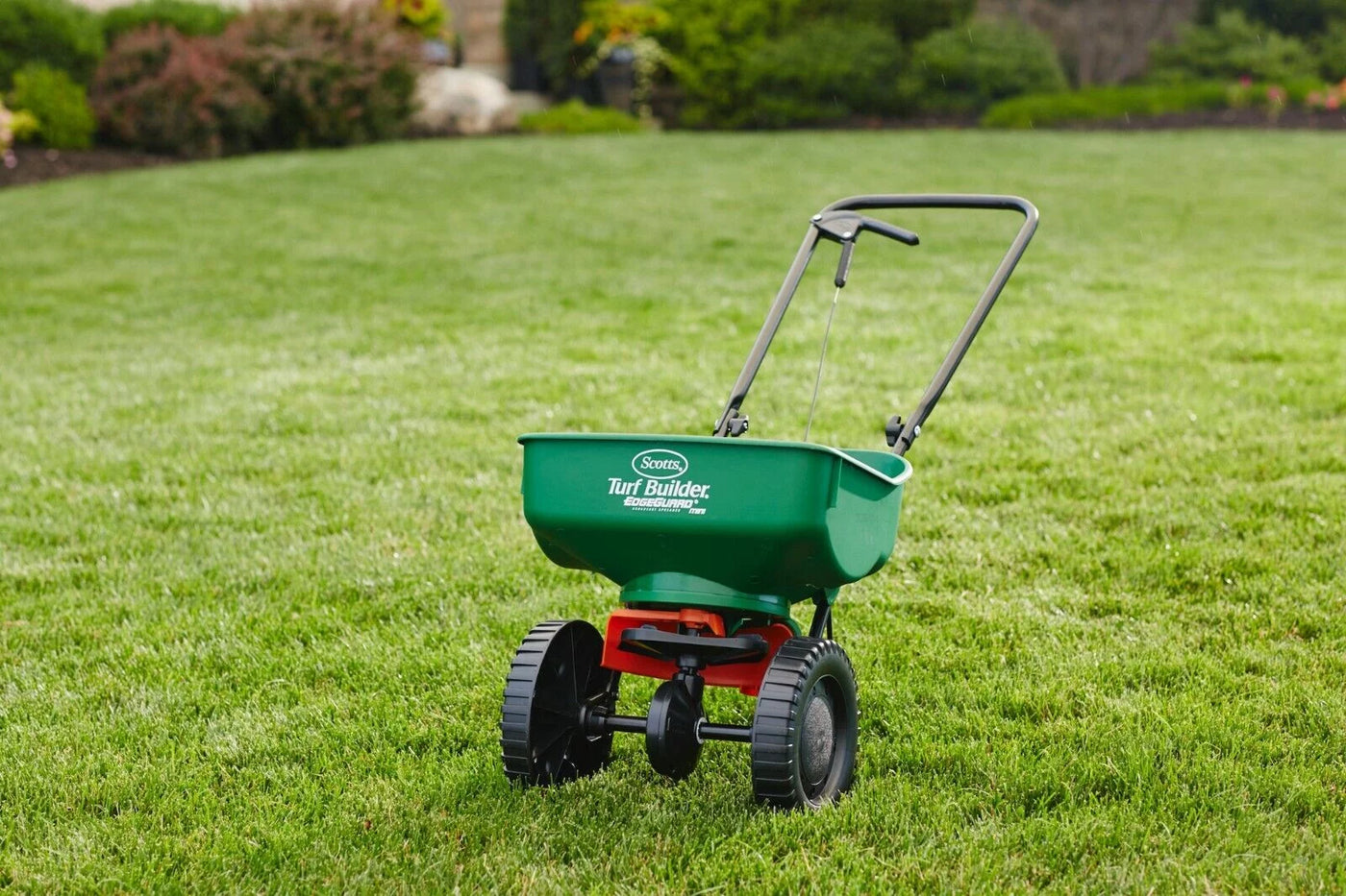 Scotts Turf Builder EdgeGuard Mini Broadcast Spreader